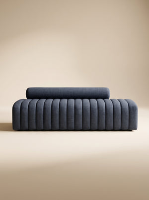Supellex Home bench Chelo tapizado en tela texturizada color gris grafito con diseño acanalado y rodillo de apoyo cilíndrico - vista frontal