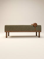 Supellex Home bench Silvio tapizado en tela color verde oliva con rodillo de apoyo en cuero cognac y base en madera nogal - vista frontal