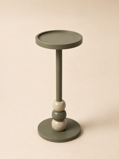 Supellex Home mesa auxiliar redonda Tana en color verde oliva con tapa tipo bandeja y base decorativa con esferas torneadas - vista en perspectiva