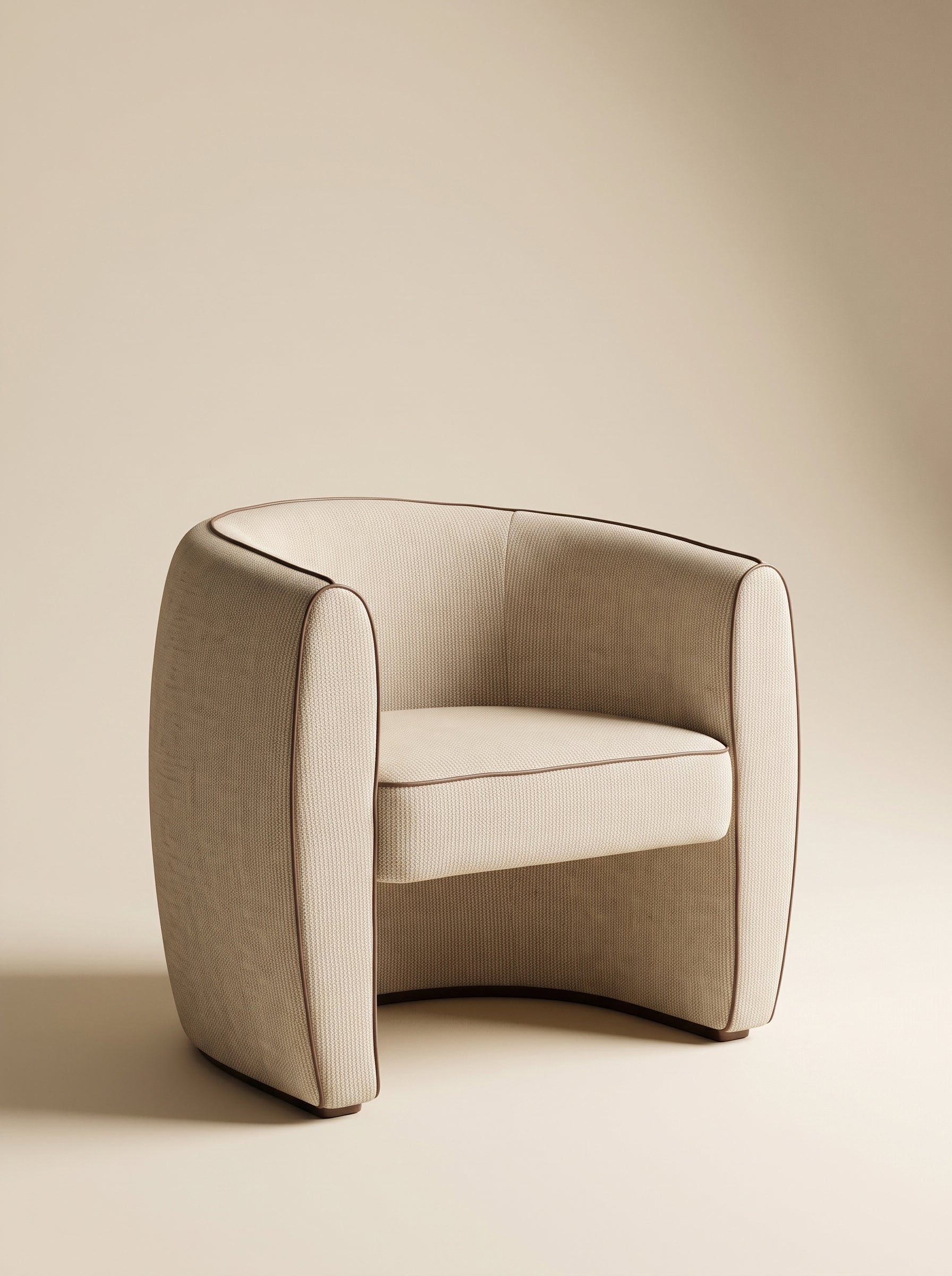 Supellex Home poltrona Deeds de silueta envolvente tapizada en tela texturizada color beige - vista en perspectiva tres cuartos