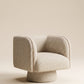 Supellex Home poltrona giratoria Marie tapizada en tela bouclé color beige con detalle de ribete y base redonda tapizada - vista en perspectiva tres cuartos