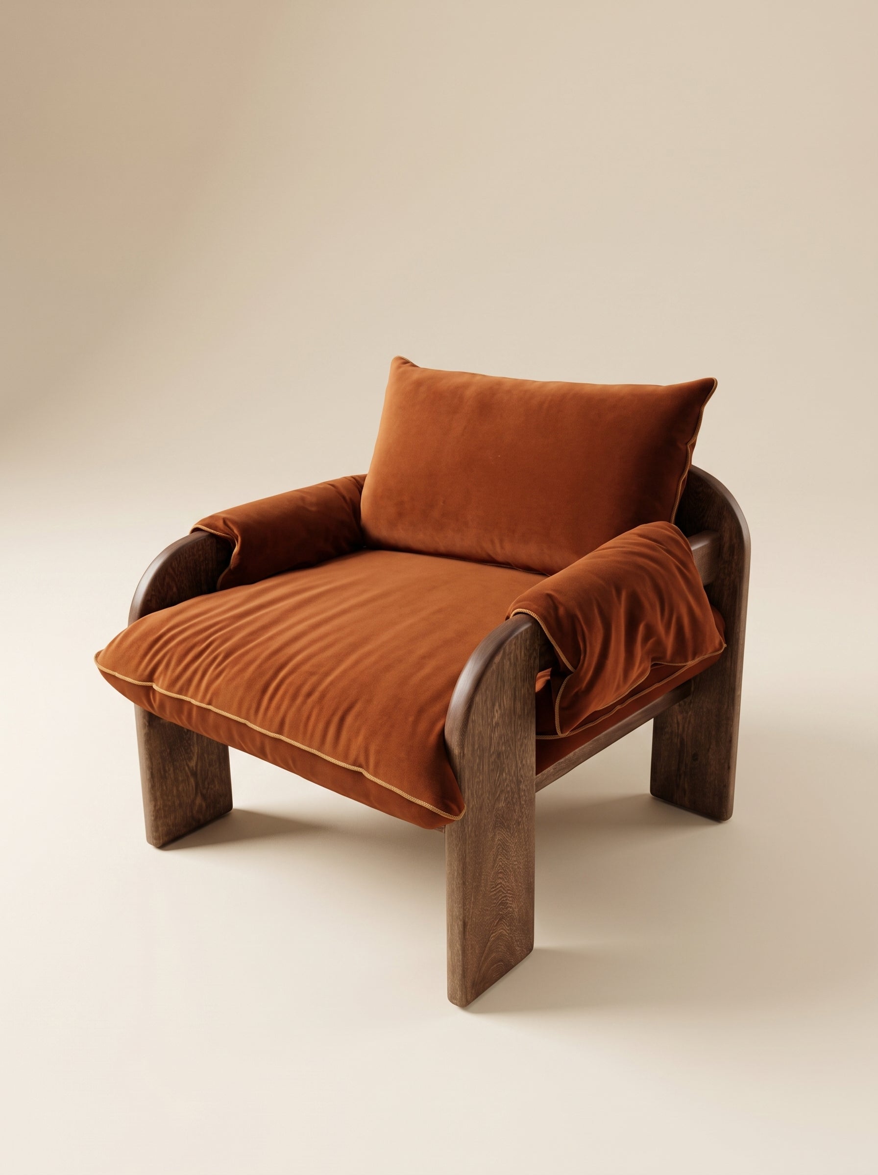 Supellex Home poltrona Monarch tapizada en tela color terracota con estructura en madera - vista en perspectiva tres cuartos