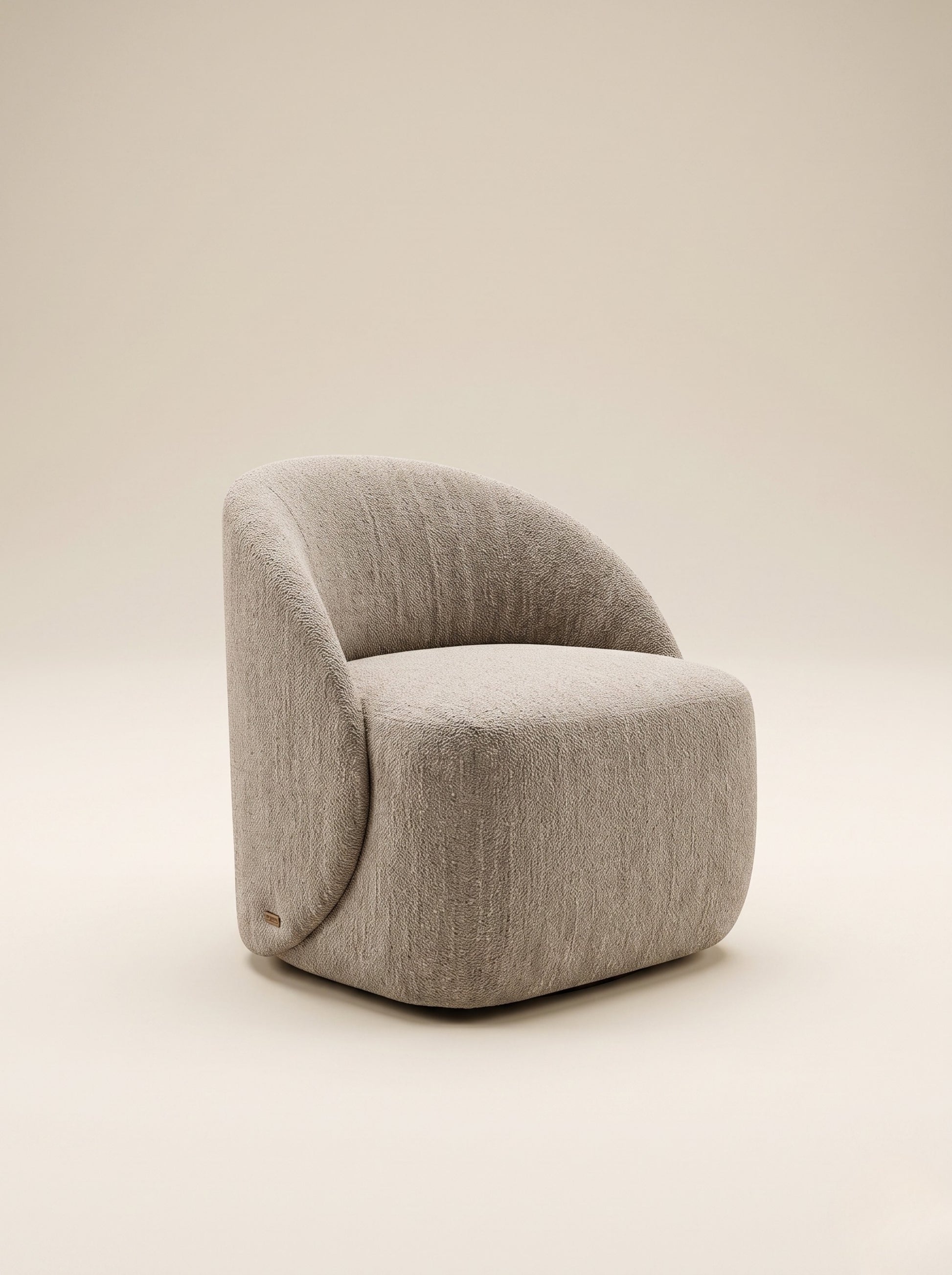 Supellex Home poltrona Seyei tapizada completamente en tela bouclé o texturizada color gris claro - vista en perspectiva tres cuartos