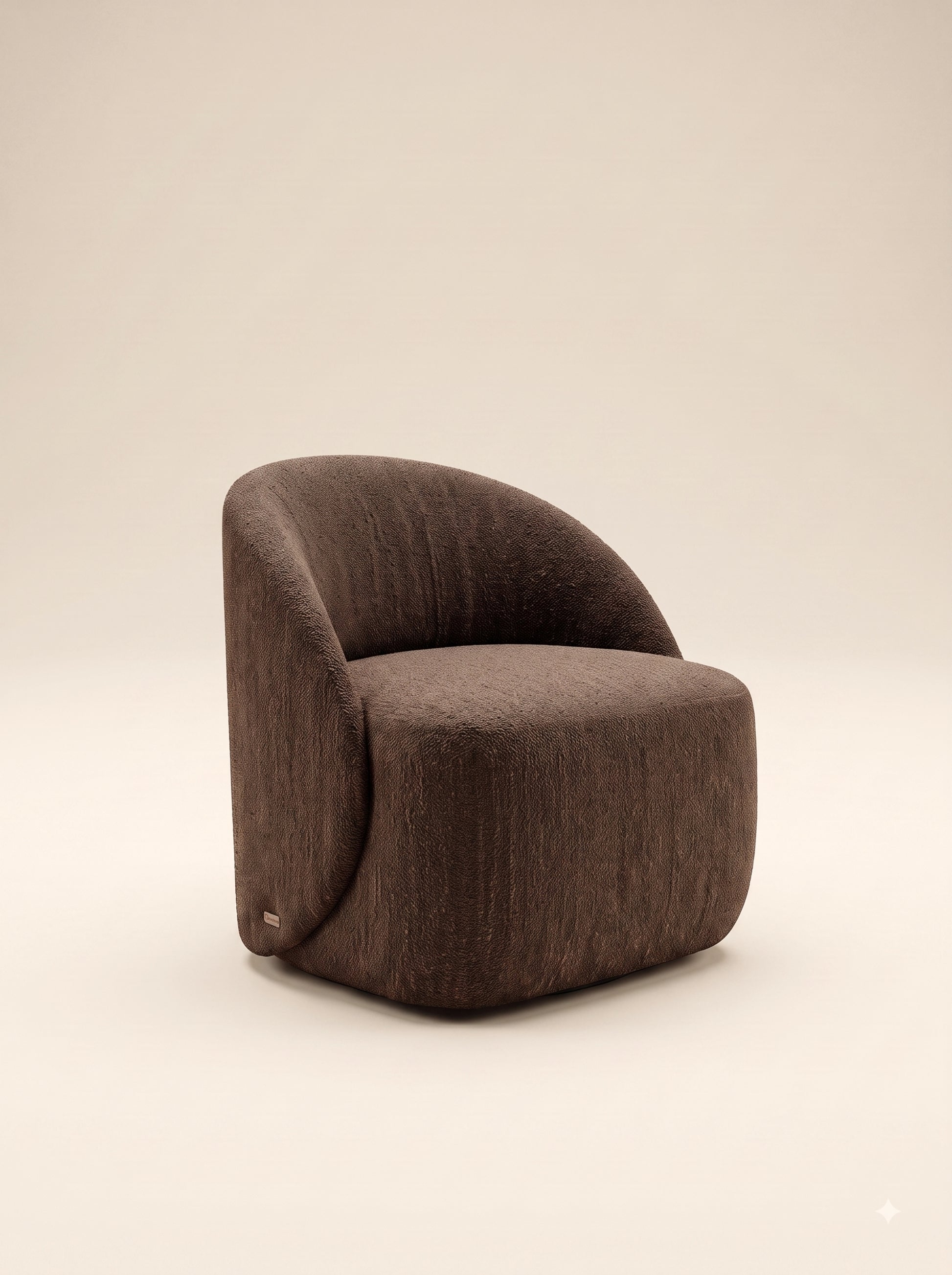 Supellex Home poltrona Seyei tapizada completamente en tela bouclé o texturizada color marrón chocolate - vista en perspectiva tres cuartos