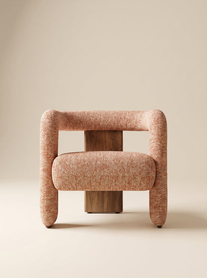 Supellex Home poltrona Zhena tapizada en tela bouclé o tejida color naranja terracota con soporte posterior en madera nogal - vista frontal