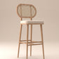Supellex Home silla de barra Acre color beige con respaldo ovalado en esterilla y estructura en madera natural - vista en perspectiva tres cuartos