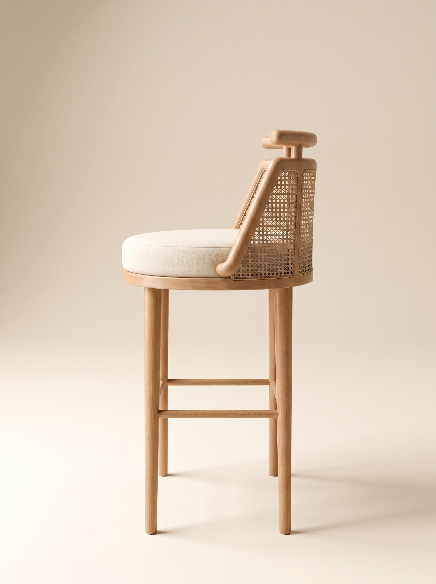 Supellex Home silla de barra giratoria Micca color beige con respaldo en esterilla y estructura en madera natural - vista lateral de perfil