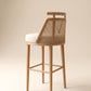 Supellex Home silla de barra giratoria Micca color beige con respaldo en esterilla y estructura en madera natural - vista posterior tres cuartos