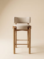 Supellex Home silla de barra Ova color beige con estructura en madera natural - vista frontal