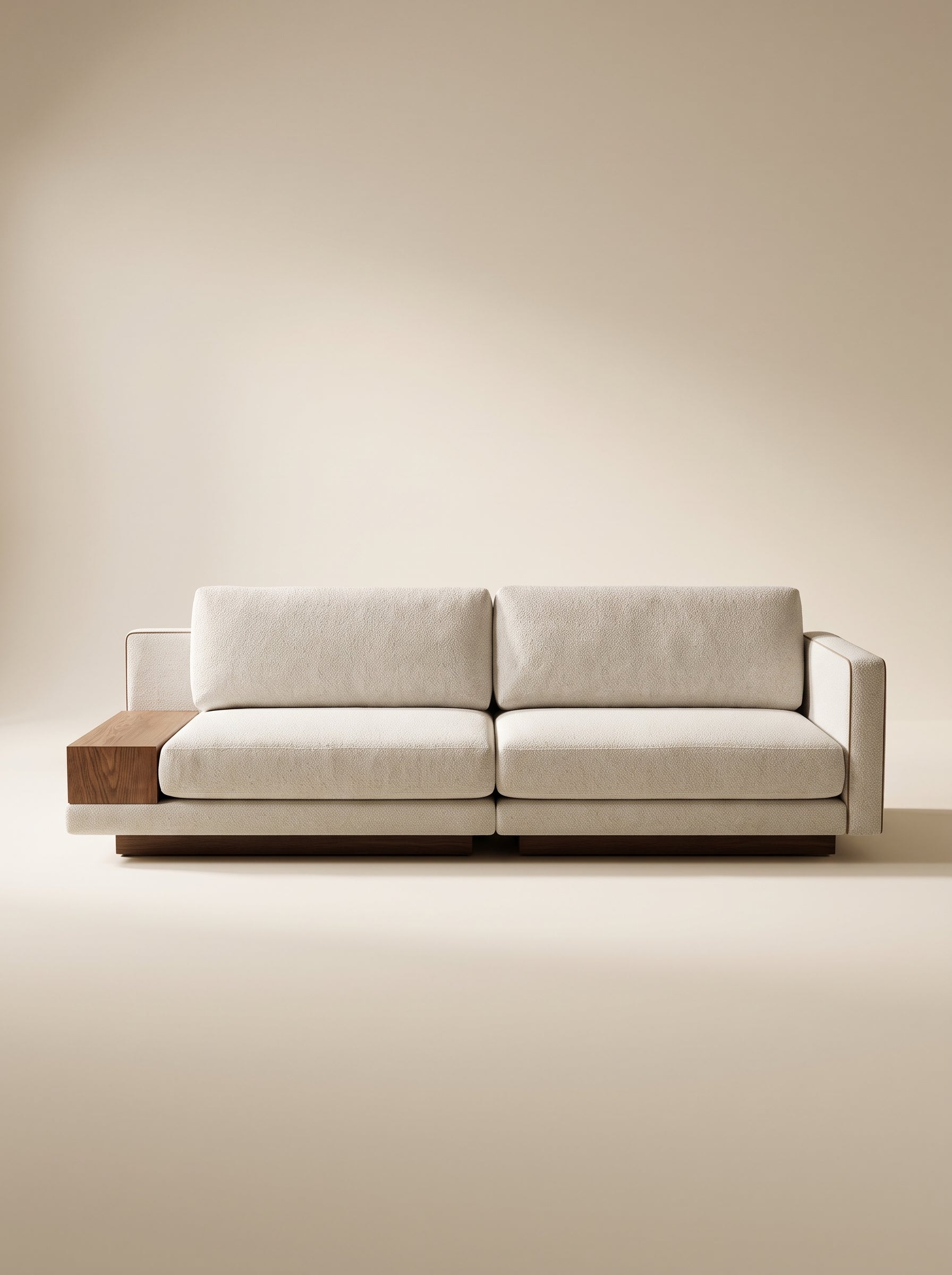 Sofá modular contemporáneo de dos puestos en tela bouclé color marfil con mesa auxiliar lateral y zócalo inferior en madera natural.